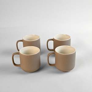 ชุดแก้วกาแฟเซรามิกเนื้อเนียนแบบใหม่ลายริบบิ้นสีเอิร์ธโทน จำนวน 4 ใบ ใช้กับไมโครเวฟได้ พร้อมลวดลายโลโก้เคลือบเงา - Product Image 3