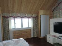 SPICE 2-Zimmer-Haus aus Massivholz mit Küche und Bad sowie Dachboden