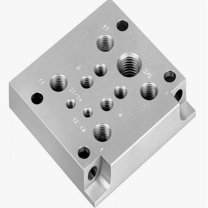 Placa de Sujeción CNC Personalizada de Aluminio 6061/7075 Plateada con Orificios Roscados y Opciones de Grosor Personalizadas - Product Image 3