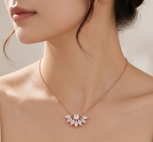 Collier pendentif en diamant de laboratoire taille marquise, motif éventail, en or massif 14K 18K, pendentif grappe délicat pour mariée, bijou floral, cadeau - Product Image 1