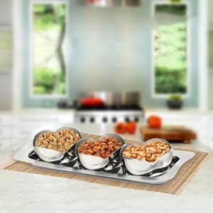 Juego de Tazones de Acero en Forma de Corazón – Bandeja Minimalista para Servir en la Cocina y el Hogar - Product Image 1