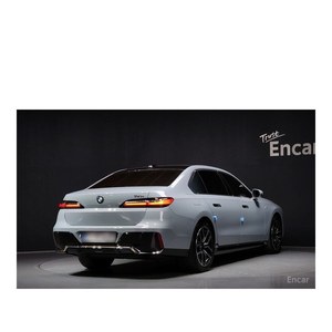 BMW Serie 7 740i SDrive M Sport 2023, Volante a la Izquierda, Caja de Cambios Automática, 32,379 km - Product Image 2