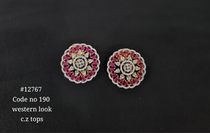 Boucles d'oreilles clous florales 12767 avec pierre verte, diamant taille poire, plaqué or, bijoux classiques pour femme, cadeau pour mariage et soirée - Product Image 3