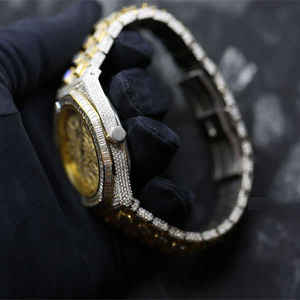 Bijoux noirs de l'océan A.P. Montre personnalisée en acier inoxydable avec mouvement à quartz MIYOTA, résistante à l'eau 3BAR, sertie de moissanite baguette VVS - Product Image 3