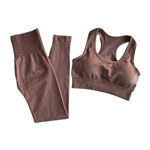 Ensemble de yoga pour femmes au design tendance, à faible MOQ, vente en gros, logo personnalisé, vêtements de yoga fitness, ensembles de yoga sans couture pour femmes - Product Image 1