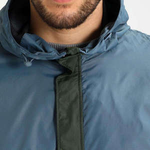 Vente en gros de survêtements de sport légers à capuche 2 en 1 respirants et coupe-vent de qualité supérieure pour hommes en polyester/nylon léopard - Product Image 3