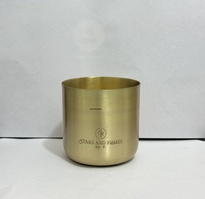 Vente en gros de décorations pour la maison, porte-bougie en métal unique personnalisé en laiton, capacité de 16 oz, avec couvercle, logo personnalisé, finition brossée - Product Image 5
