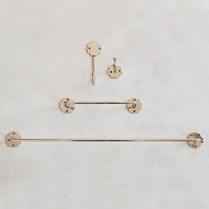 Ensemble de porte-serviettes mural en forme de fleur, en métal doré, pour salle de bain, style luxe léger, design à double niveau - Product Image 2