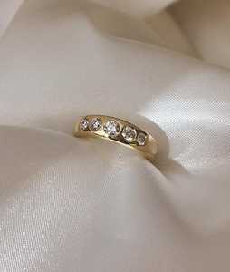 แหวนแต่งงานเพชรทรงกลมเพาะเลี้ยงในห้องปฏิบัติการ ทองคำแท้ 14k 18k ฝังแบบฟลัชเซ็ต ประกายระยิบระยับ ดีไซน์โมเดิร์นหรูหรา สวมใส่ได้ทุกวัน วงแหวนหน้ากว้าง - Product Image 5