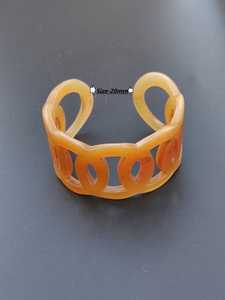 MN EXPORTS Brazalete de Cuerno de Vaca Natural, Hecho a Mano, Pulido, Moderno, con Forma de Animal Cristiano, Regalo de Moda del Uttar Pradesh para Mujer - Product Image 3