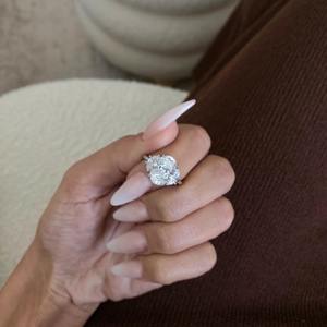 Bague de fiançailles en diamant de laboratoire ovale de 5 carats à trois pierres _ Diamants latéraux en demi-lune _ Bague trilogie en or 18 carats - Product Image 2