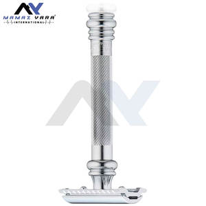 Rasoir de sécurité à double tranchant à long manche pour hommes, finition chromée premium, rasoir traditionnel pour rasage humide, poignée texturée, rasage lisse et précis - Product Image 3