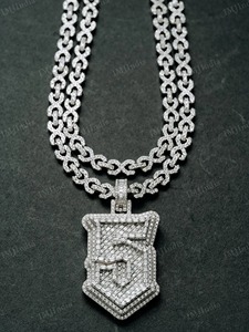 จี้เลขแบบกำหนดเอง ประดับเพชรโมอิสซาไนต์ VVS1 ระดับพรีเมียม 5 หลัก ดีไซน์หรูหรา สไตล์ฮิปฮอป เงินแท้ 925 ผ่านการทดสอบแล้ว - Product Image 5