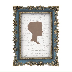 Cadre photo en métal artisanal classique, très demandé, à poser sur table ou à accrocher au mur, idéal pour les cadeaux d'anniversaire, de Noël et d'autres occasions. - Product Image 1