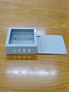 Caja de Conexiones Eléctrica de Acero Laminado en Frío Industrial, Montada en Pared, con Tratamiento de Superficie con Recubrimiento en Polvo, Color Gris RAL7035 - Product Image 3