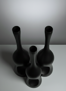 Ensemble moderne de 3 vases de table portables en aluminium moulé à la main, de forme irrégulière, à long col, avec un design sculptural minimaliste - Product Image 6
