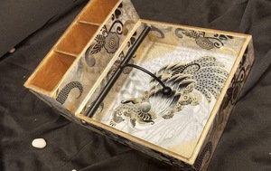 Organizador de utensilios de mesa multifuncional de MDF con estampado efecto mármol y pintura horneada, con soporte para cubiertos, dispensador de pañuelos y cesta con asa metálica - Product Image 1