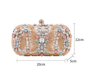 Pochette de mariée élégante en polyester léger avec broderie, art du fil décoratif, broderie florale moderne et tendance faite à la main - Product Image 2