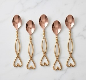 Elegantes Cucharas de Té Modernas de Acero Inoxidable con Mangos en Forma de Corazón, Juego de Cubiertos para Bodas y Eventos - Product Image 1