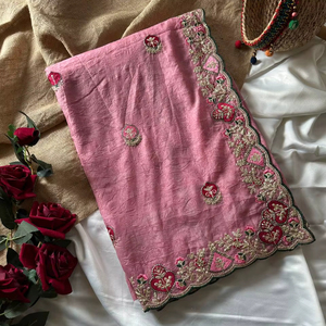 Sari de Seda Pura Hecho a Mano con Bordado Floral, Trabajo Zari y Borde Bordado con Blusa Cosida a Precio de Mayoreo - Product Image 1