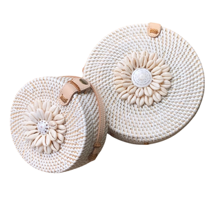 กระเป๋าหวายทรงกลมดีไซน์ทันสมัย กระเป๋าหวายชายหาดลายเปลือกหอย กระเป๋าหวายสาน โรงงานผลิตโดยตรง ราคาแข่งขัน รับผลิตแบบ ODM - Product Image 1