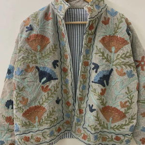 Chaqueta Suzani Hecha a Mano con Diseño Moderno, Bordado de Terciopelo, Chaqueta Corta Boho Gitana para Mujer, Ropa de Abrigo Otoñal, Suministro de Fábrica, Venta al Por Mayor - Product Image 1