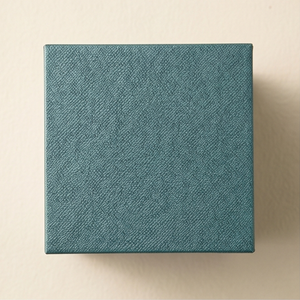 Boîte cadeau en papier avec une construction en carton durable et un design élégant, idéale pour l'emballage de cadeaux, de produits de vente au détail et de produits spéciaux - Product Image 1