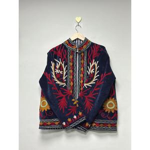 Chaqueta Suzani de Terciopelo Bohemio Premium, Bordada a Mano con Patrón Floral de Enredaderas, Manga Larga, Ropa Exterior de Otoño para Mujer - Product Image 3