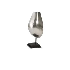 Sculpture en fer artisanale moderne, décoration élégante pour la maison, destinée aux professionnels de la décoration intérieure résidentielle, architectes, décorateurs, constructeurs - Product Image 2