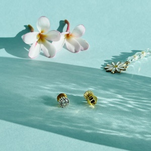 Boucles d'oreilles clous en diamant rond de 1 carat certifié IGI, cultivé en laboratoire, or jaune 18 carats, couleur F, pureté VVS, bijoux classiques pour hommes et femmes - Product Image 5