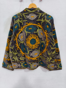 Chaqueta corta informal de terciopelo bordado Suzani para mujer, transpirable, artesanal, de algodón, con un diseño elegante. - Product Image 4