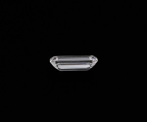 Pendentif bague en diamant de laboratoire taillé émeraude allongé de 1,0 carat, couleur E-F, pureté VVS, certifié IGI, coupe unique - Product Image 4
