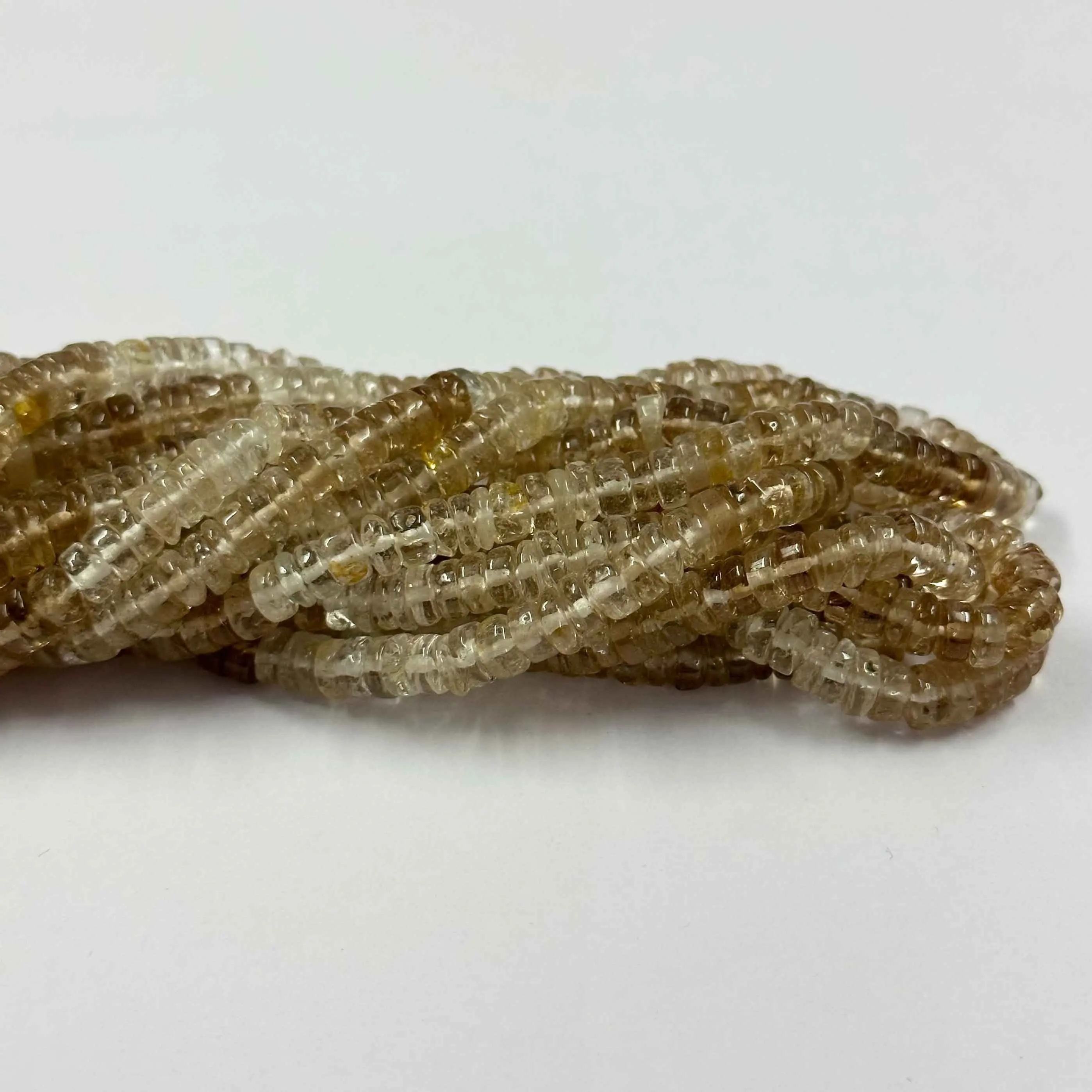 สีน้ำตาล