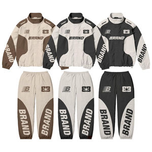 Chándal Deportivo Premium 2026, Color Marrón, Poliéster, Resistente al Viento |   Conjunto Unisex con Capucha |   Logotipo Frontal Bordado Personalizado OEM Streetwear - Product Image 1