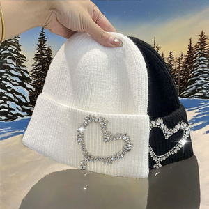 Bonnet en laine jacquard rayé fait main « Petit Diable », crocheté, chaud et confortable pour l'hiver - Product Image 5