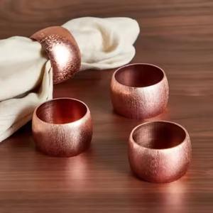 Anneau de serviette en métal pour la décoration de table de mariage, idéal pour l'aménagement élégant des tables de réception et des arrangements de repas - Product Image 2