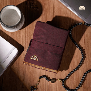 Tapis de prière musulman portable marron avec accents dorés, design pliable, sangle de transport, coffret cadeau exclusif et certificat - Product Image 2