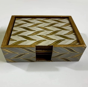 Juegos de posavasos cuadrados de madera oscura pulida con esquinas con incrustaciones de latón, disponibles a precios de mayorista para regalos corporativos. - Product Image 2