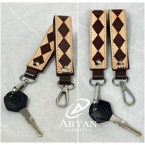 Llavero de Cuero Genuino con Patrón a Cuadros de Alta Calidad, en Varios Colores Vibrantes, Estilo Occidental, para Hombre y Mujer - Product Image 1