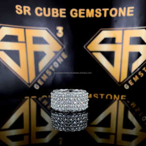 Bague ronde en diamant inversé VVS Moissanite à cinq rangées pour hommes Alliance Hip Hop plaquée or pour fiançailles ou cadeau - Product Image 2