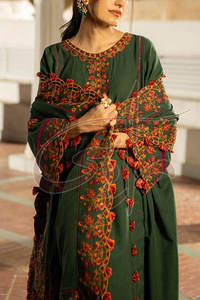 Trajes de Mujer de Tres Piezas, Color Verde Botella, Ecológicos, de Alta Calidad, Diseño Moderno y Tradicional - Product Image 5