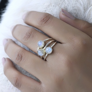 Bague en argent sterling 925 avec pierre de lune arc-en-ciel, pierre de naissance, triple pierre de lune naturelle, style bohème, empilable, pour femme - Product Image 2