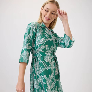 Robe Midi Évasée Imprimée pour Femme Unity Luxure, Col en V, Manches Courtes, Broderie Florale, Écologique, Taille Naturelle, Idéale pour Soirées Formelles - Product Image 1