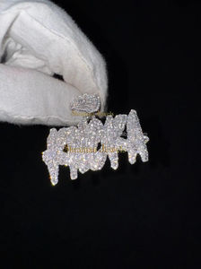 SHRAMAN JEWELS Colgante de Lujo de Plata 925 con Baño de Rodio, Totalmente Adornado con Moissanita, Personalizado con Nombre y Dije Personalizado - Product Image 2