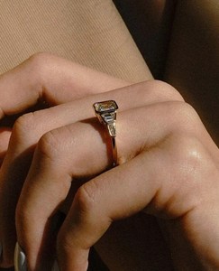 Bague en or massif 14 carats avec diamant taille Asscher de 2,01 carats, cinq pierres, pour femme, cadeau de mariage ou pour amies - Product Image 2