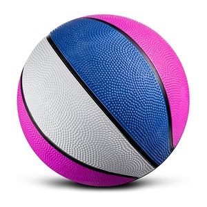 Ballon de basketball d'entraînement en PU imprimé sur mesure avec grip doux au toucher, matériau durable pour les équipes, les clubs et les séances d'entraînement - Product Image 4