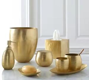 Ensemble de salle de bain haut de gamme en métal pour hôtel : porte-serviettes, distributeur de savon liquide, porte-brosse à dents, poubelle - Product Image 4