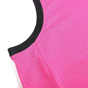 เสื้อกีฬาแบบมีสายคล้องคอสำหรับทุกเพศ สีชมพู ผ้าตาข่าย ระบายอากาศ ป้องกันแบคทีเรีย ป้องกันรังสียูวี แห้งเร็ว สำหรับทีมฟุตบอล ออกแบบโลโก้ได้ตามต้องการ - Product Image 5
