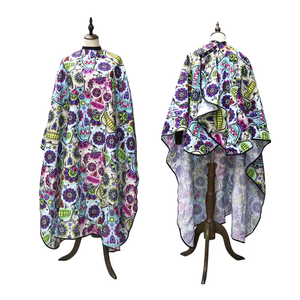 Cape de coiffure professionnelle en polyester camouflage violet et bleu, résistante à l'eau, pour salon de coiffure et barbier, avec fermeture ajustable au cou - Product Image 4