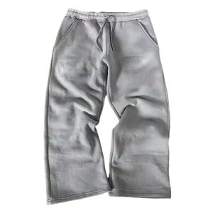 Pantalones de chándal elásticos casuales para hombre de 400GSM, con forro polar, corte ajustado, logotipo bordado personalizado, alta calidad, fabricante de ropa urbana. - Product Image 1